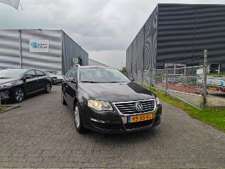 Damaged car Volkswagen Passat 2.0 Highline FSI Business Nette auto 2007/1