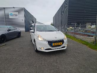 Unfallwagen Peugeot 208 PEUGEOT 208 Peugeot 208 1.2 Vti 12V PureTech 82 NETTE AUTO 2012/9