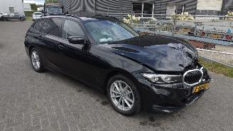Damaged car BMW 3-serie 330 I X-drive Automaat 21.000 km Nap! Zeer netjes Rijdbaar 2023/12