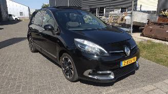 Unfallwagen Renault Mégane Scénic 1.6 dci Bose Panodak Clima Mooie Luxe auto! 2014/1