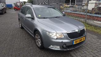 skadebil auto Skoda Superb 1.6 Tdi nette auto geen schade koppeling versleten 2011/1