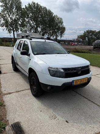Dacia Duster 4X4 SUV picture 2