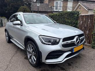 uszkodzony samochody osobowe Mercedes GLC AMG 300 4-MATIC PANORAMA LEER VOLL 2020/10