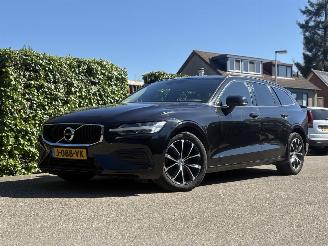 uszkodzony samochody osobowe Volvo V-60 2.0 V60 Momentum Advantage AUTOMAAT 174PK 2020/10