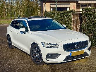 skadebil auto Volvo V-60 R-DESIGN 2.0 D MOMENTUM-LEER-PANO-AUTOMAAT-150PK-BOM VOL 2019/4