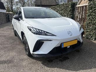 krockskadad bil auto MG MG4 SPORT 51 kWh  243PK 350KM ACTIERADIUS 2023/12