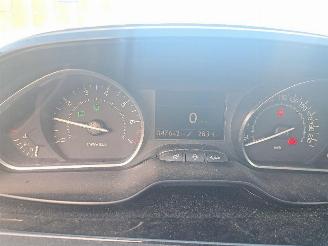 Peugeot 208 1.2 VTi Blue L. Exec picture 11