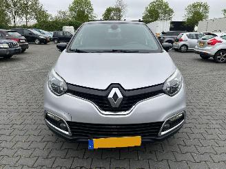 Damaged car Renault Captur 1.2 TCE 16V EDC SUV  Benzine 1.197cc 88kW (120pk) FWD 2013-06 (2R40; 2RC0) H5F403; H5FD4 2013/10