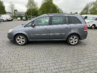 Opel Zafira 2.2 16V Direct Ecotec MPV picture 4