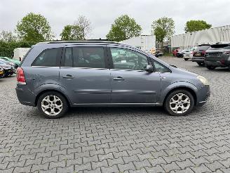 Opel Zafira 2.2 16V Direct Ecotec MPV picture 7