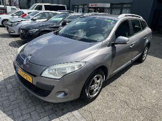 krockskadad bil auto Renault Mégane Estate 1.4 TCE Expression 2010/1
