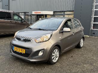 Vaurioauto  passenger cars Kia Picanto 1.0 CVVT ISG 2013/11
