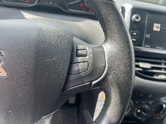 Peugeot 2008 1.2 PURETECH BLUE LION picture 19