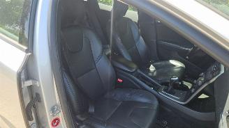 Volvo V-40 2.0 D2 16V Hatchback 4Dr Diesel 1.969cc 88kW picture 14
