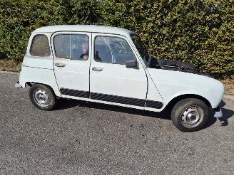 uszkodzony samochody osobowe Renault 4  1984/6