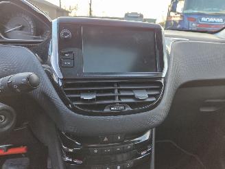 Peugeot 2008 1.2 PureTech Allure picture 9