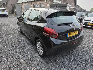 Peugeot 208 PureTech Active picture 6