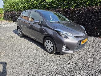 damaged passenger cars Toyota Yaris 1.5 Full Hybrid Aspiration 2013/5