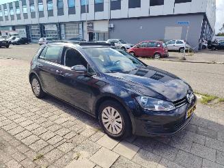 damaged passenger cars Volkswagen Golf Panoramadak climatronic 1.2 tsi 2014/6