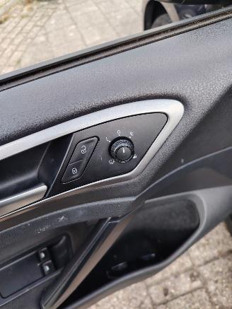 Volkswagen Golf Panoramadak climatronic 1.2 tsi picture 9