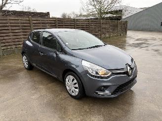 Damaged car Renault Clio 4 2019/4