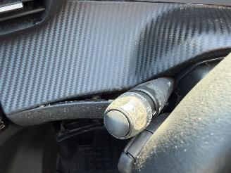 Peugeot 208  picture 11