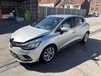 Auto incidentate Renault Clio PHASE 2 1.2i - 16V TURBO TCE 120 2017/10