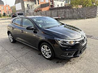 uszkodzony samochody osobowe Renault Mégane 4 PHASE 1 1.5 BLUE DCI - 8V TURBO 2016/6