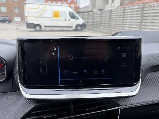 Peugeot 208  picture 12