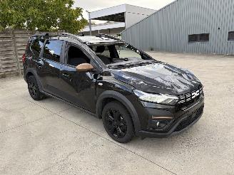 krockskadad bil auto Dacia Jogger 1.6I - 16V SCE 140 E-TECH 2024/3