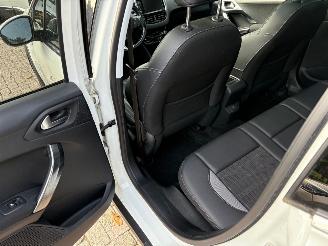 Peugeot 2008 1.2 PureTech Allure | Navi Panoramadak Camera picture 10