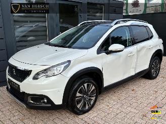 skadebil auto Peugeot 2008 1.2 PureTech Allure | Navi Panoramadak Camera 2018/2