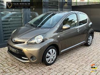 Auto incidentate Toyota Aygo 1.0 VVT-i Aspiration 5 deurs | Airco LED Facelift 2013/3