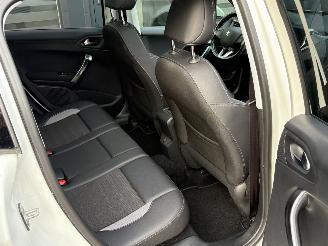 Peugeot 2008 1.2 PureTech Allure | Navi Panoramadak Camera picture 14