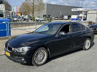 Unfallwagen BMW 3-serie 318i Luxury 2016/1