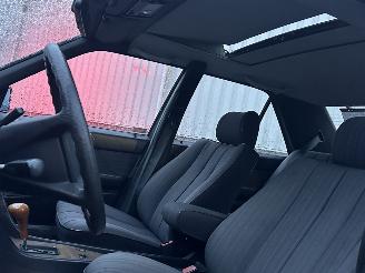 Mercedes  W124 230E picture 13