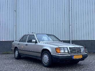 Voiture accidenté Mercedes  W124 230E 1986/6