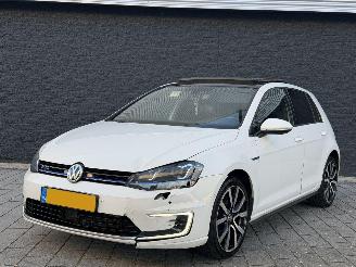 Coche accidentado Volkswagen Golf GTE PANO/AUTOMAAT/LEER 2015/2