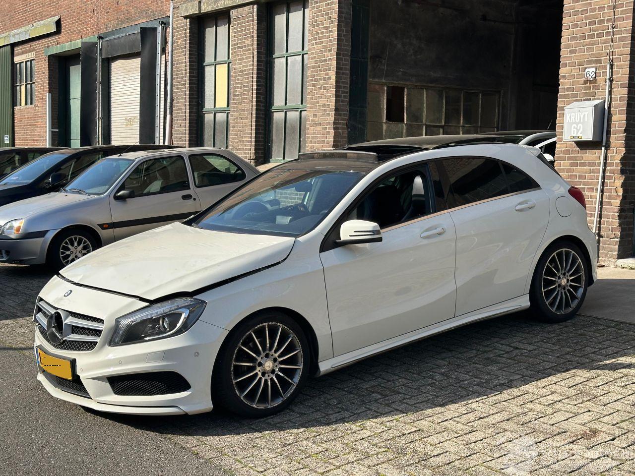 Mercedes A-klasse A180 AMG PANO/LED