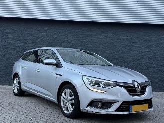 Coche accidentado Renault Mégane Estate 1.2 TCe Life 2018/3