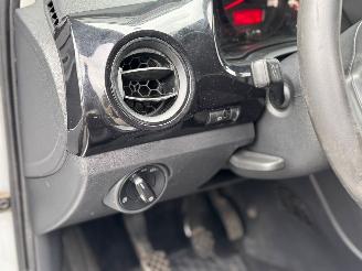 Volkswagen Up!  picture 13