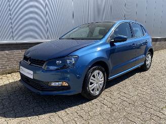skadebil auto Volkswagen Polo Trendline Navi, Climatronic, Trekhaak af neembaar 2017/8