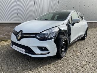 krockskadad bil auto Renault Clio 0.9 TCe Bose Airco PDC Navi 2018/3