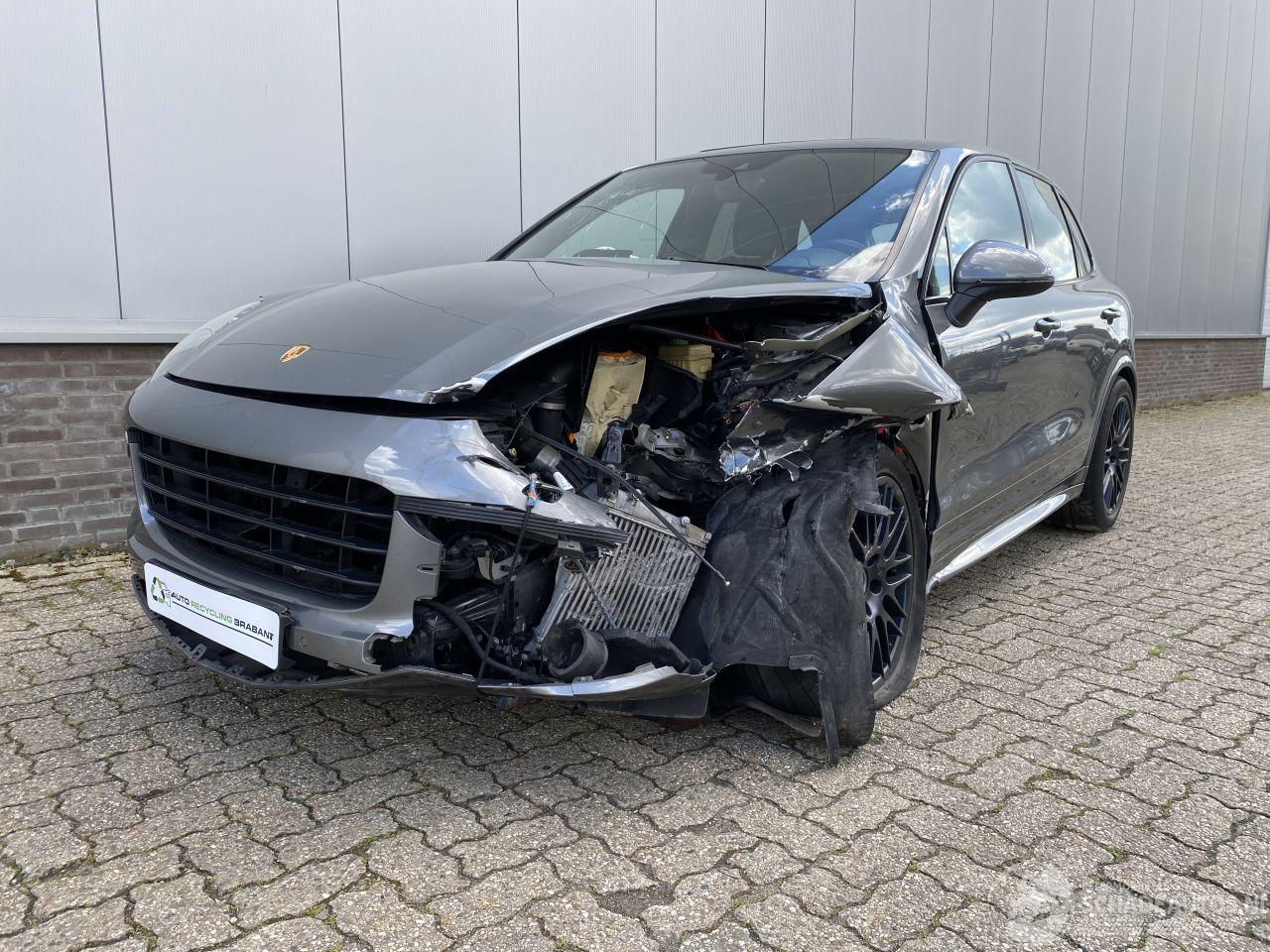 Porsche Cayenne GTS 3.6 V6 440pk Bose, Sportchrono, Camera, Stoelverwarming Voor/Achter, Verwarmd Stuurwiel, LED|