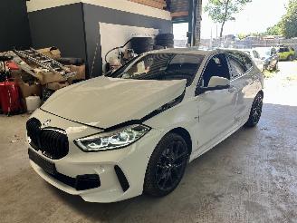 krockskadad bil auto BMW 1-serie 118i M Sport /2
