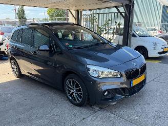 damaged passenger cars BMW 2-serie 220i M PERFORMANCE PANO XENON 7 PERSOONS 2016/11