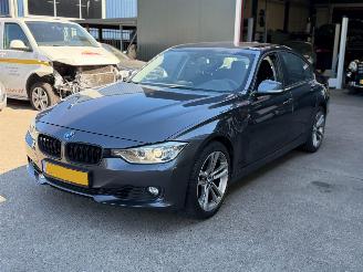 Unfallwagen BMW 3-serie 320i AUTOMAAT NAP XENON 2012/6