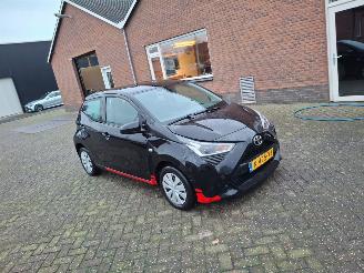 damaged passenger cars Toyota Aygo 1.0 vtti 5drs airco 2022/3