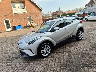 uszkodzony samochody osobowe Toyota CH-R 1.2i  85kw  clima navi 2017/10