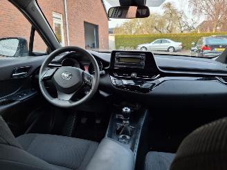 škoda osobní automobily Toyota CH-R 1.2i  85kw  clima navi 2017/10